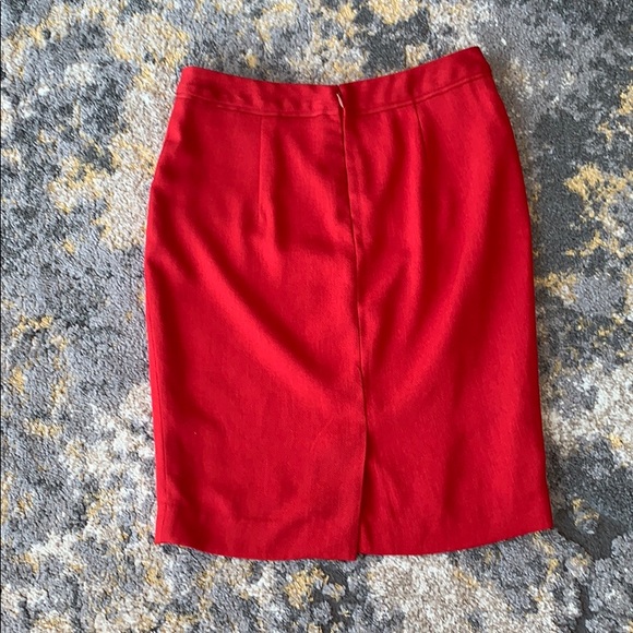 Beautiful red work skirt - Picture 2 of 2